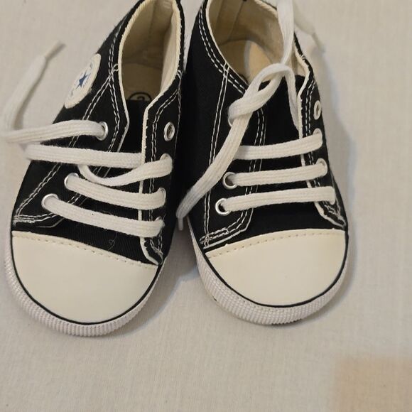 - Unisex Baby Canvas Sneaker Soft Sole Infant First Walkers Crib Shoe size 3 - Picture 2 of 4